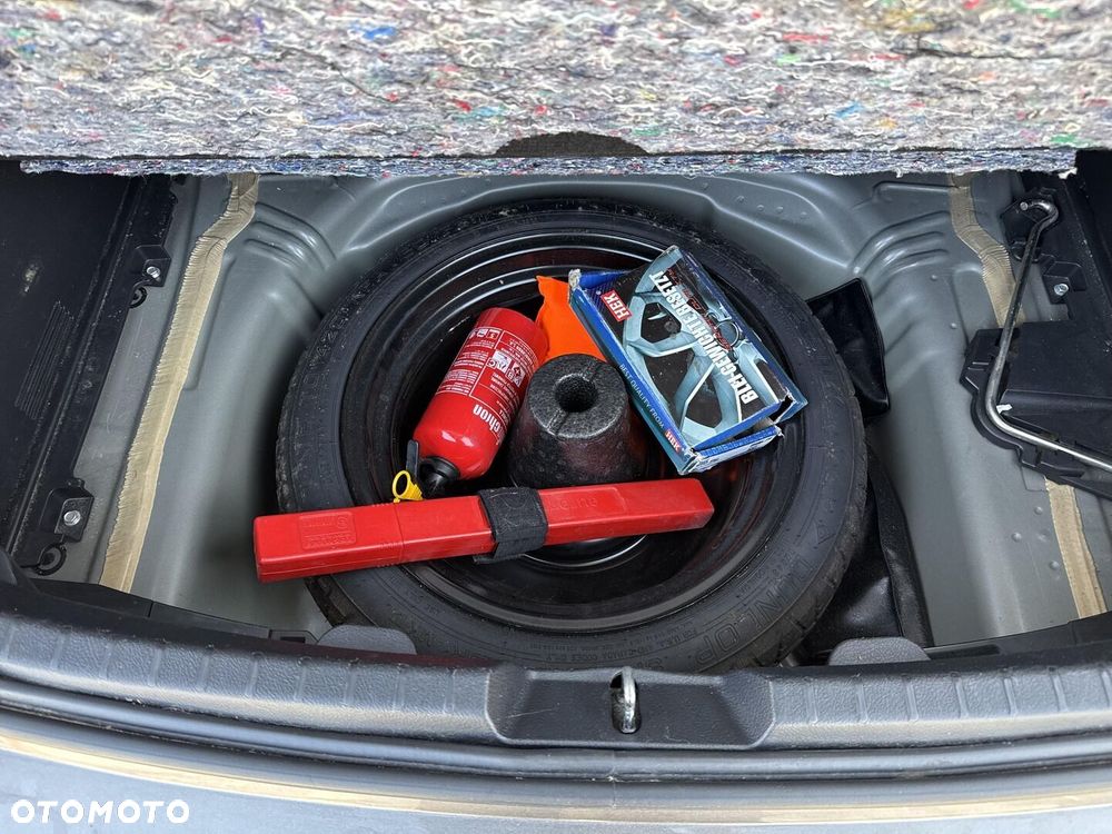 Toyota Yaris 1.5 Premium CVT - 26