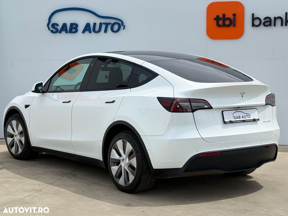Tesla Model Y - 18