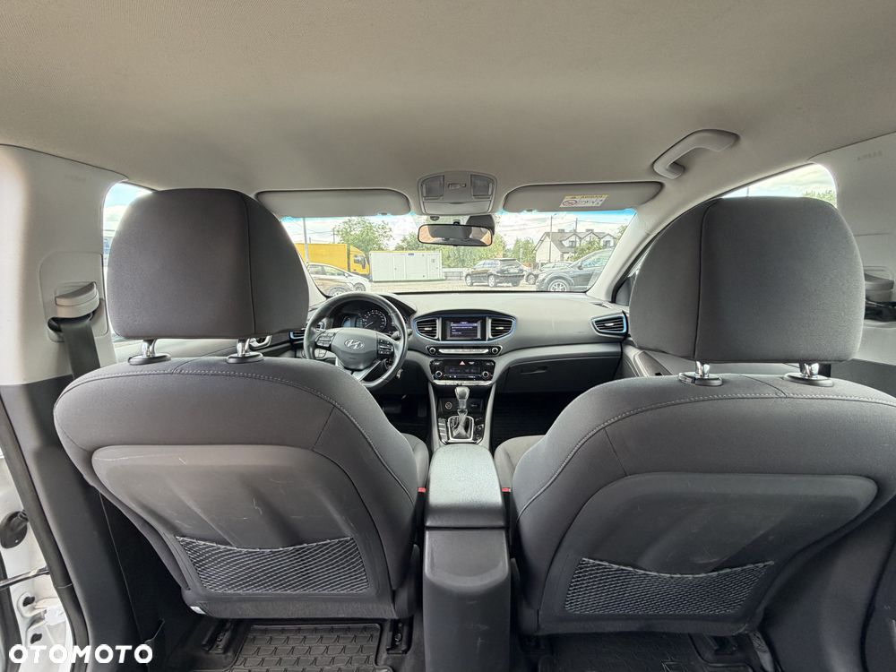 Hyundai IONIQ - 16