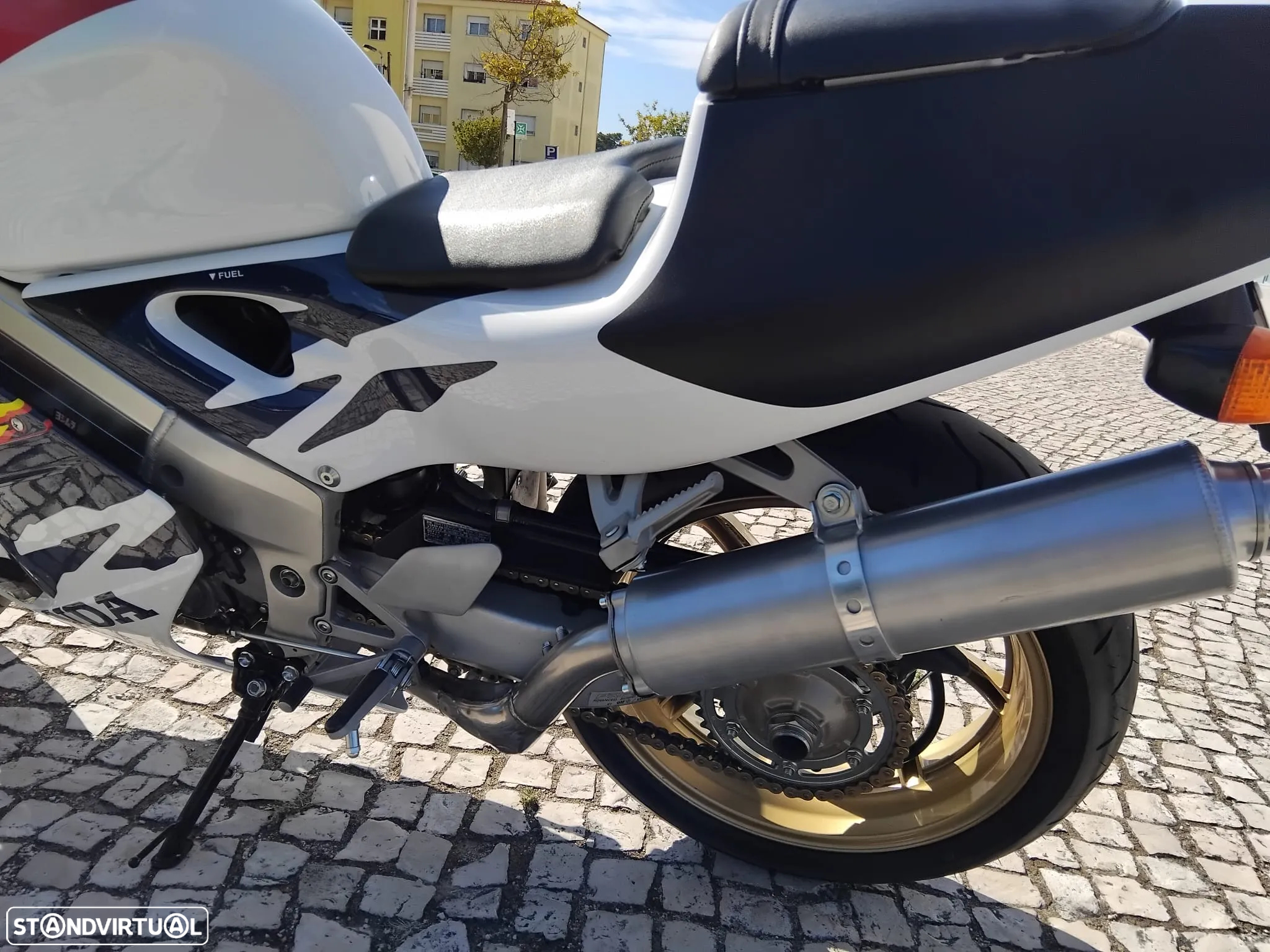 Honda RVF - 9