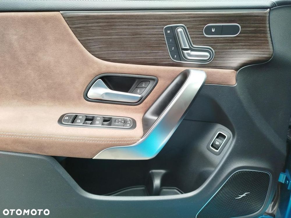 Mercedes-Benz CLA - 11