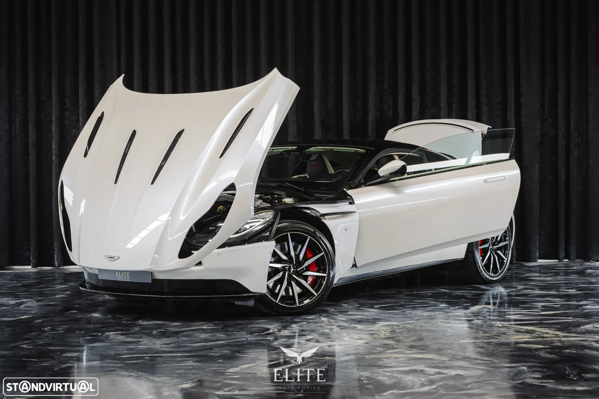 Aston Martin DB11 Coupé V12 Launch Edition - 4