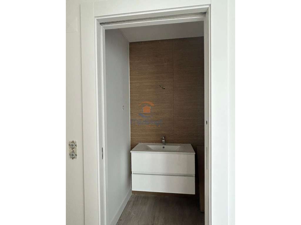 Apartamento T3 com 3 WCs, Varanda e BOX 39 m2 | Ramada, Odivelas - Grande imagem: 5/64