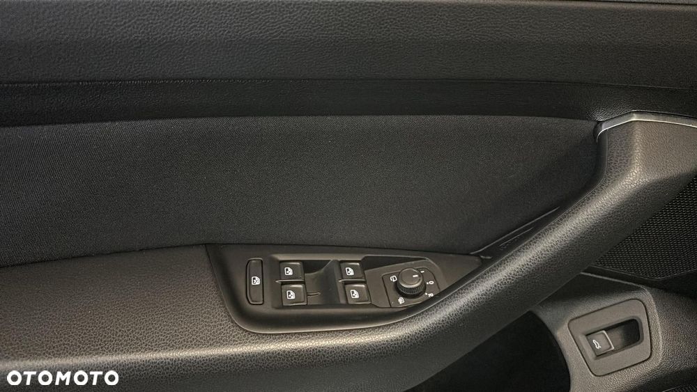 Volkswagen Passat 1.5 TSI EVO Business DSG - 32