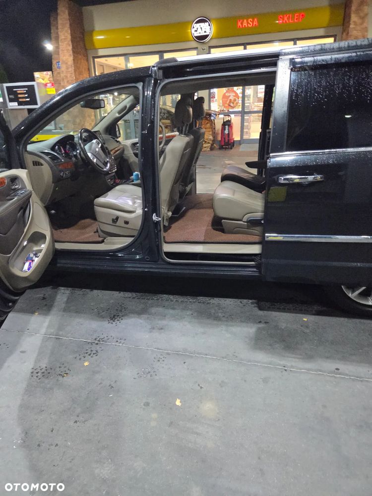 Chrysler Town & Country 3.6 Touring - 29