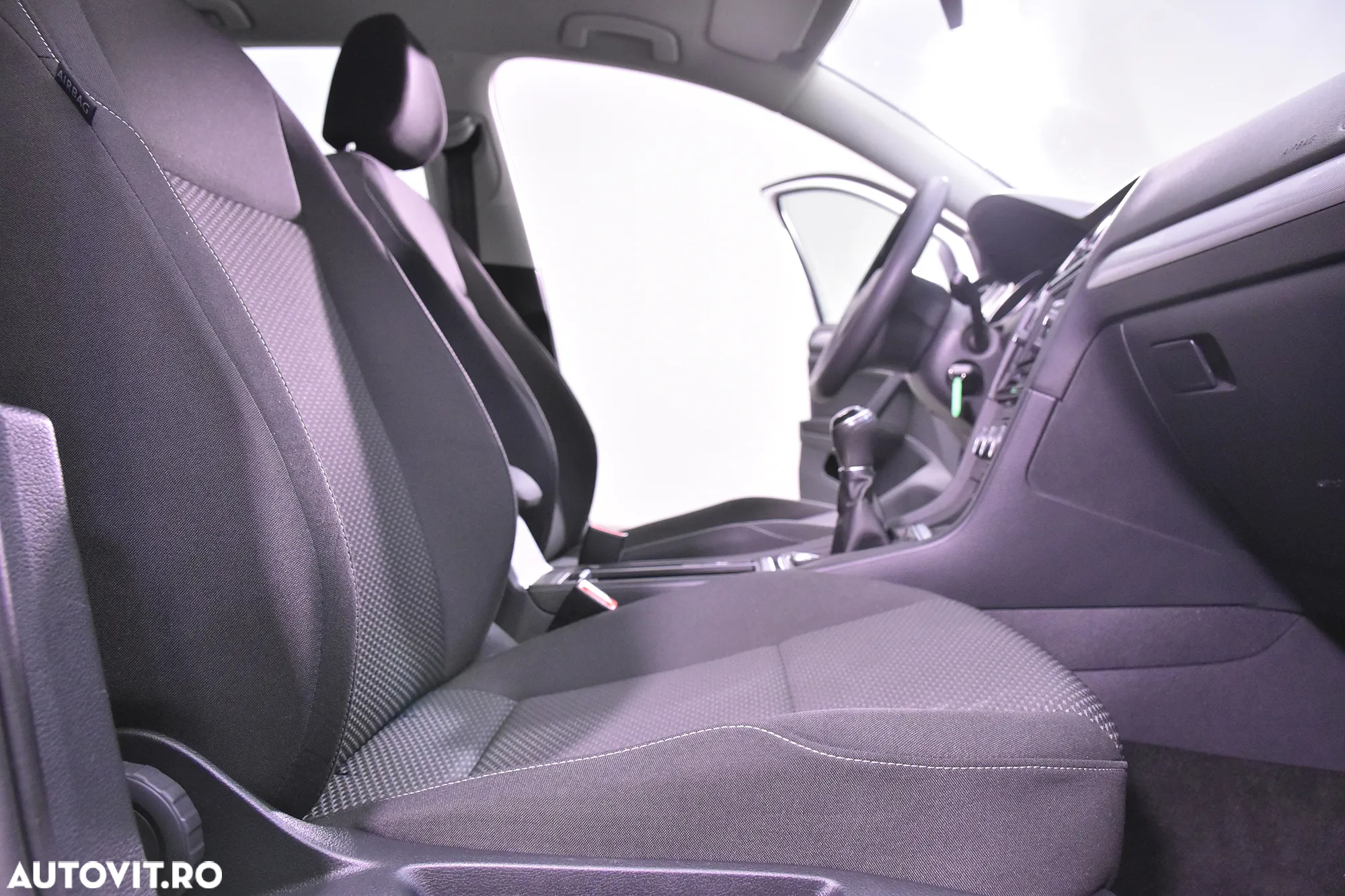 Volkswagen Golf - 11