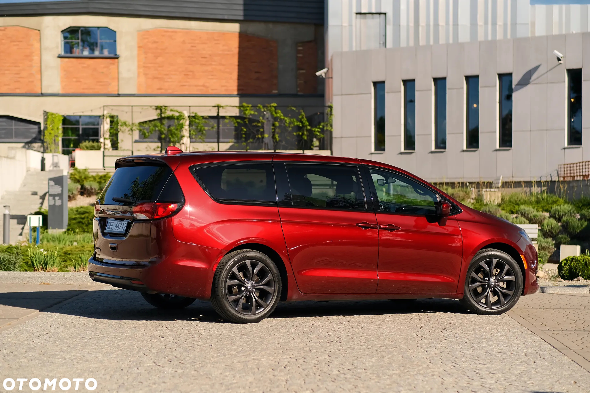 Chrysler Pacifica - 9
