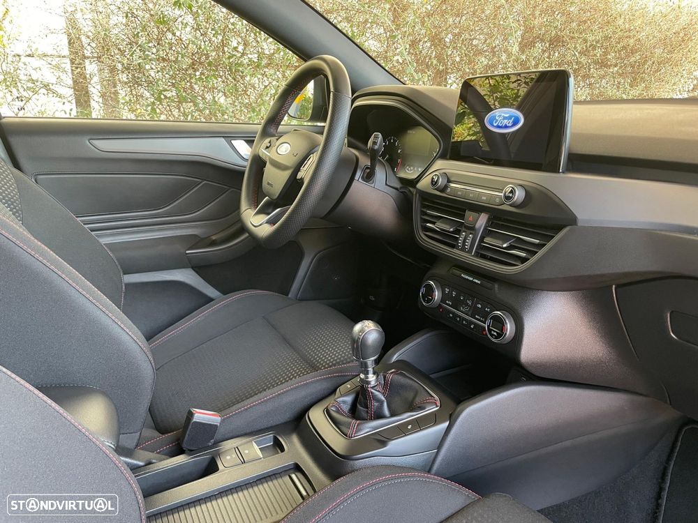 Ford Focus 1.0 EcoBoost MHEV ST-Line X - 15