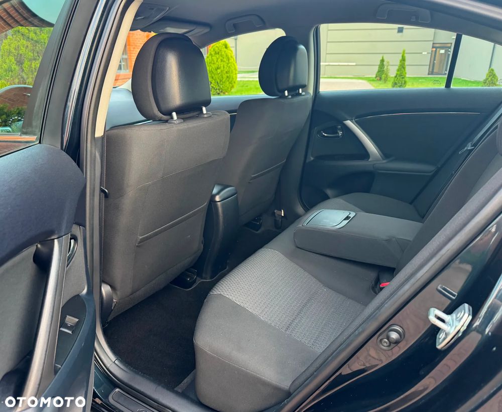Toyota Avensis 1.6 Premium - 5