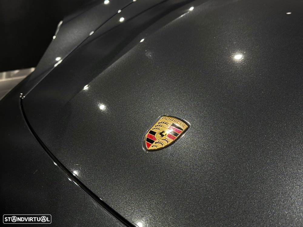 Porsche Taycan 4 - 10