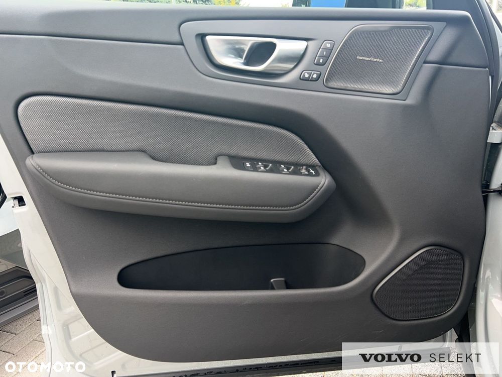 Volvo XC 60 B5 B AWD Plus Black Edition - 23
