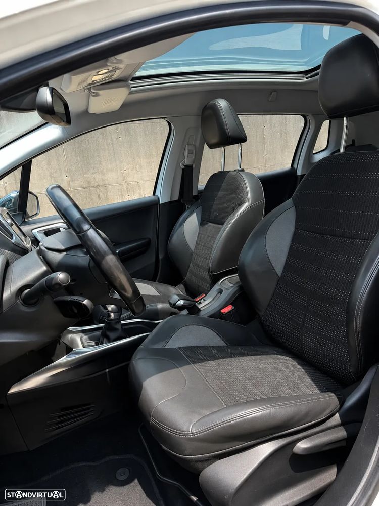 Peugeot 2008 1.2 PureTech Allure - 6