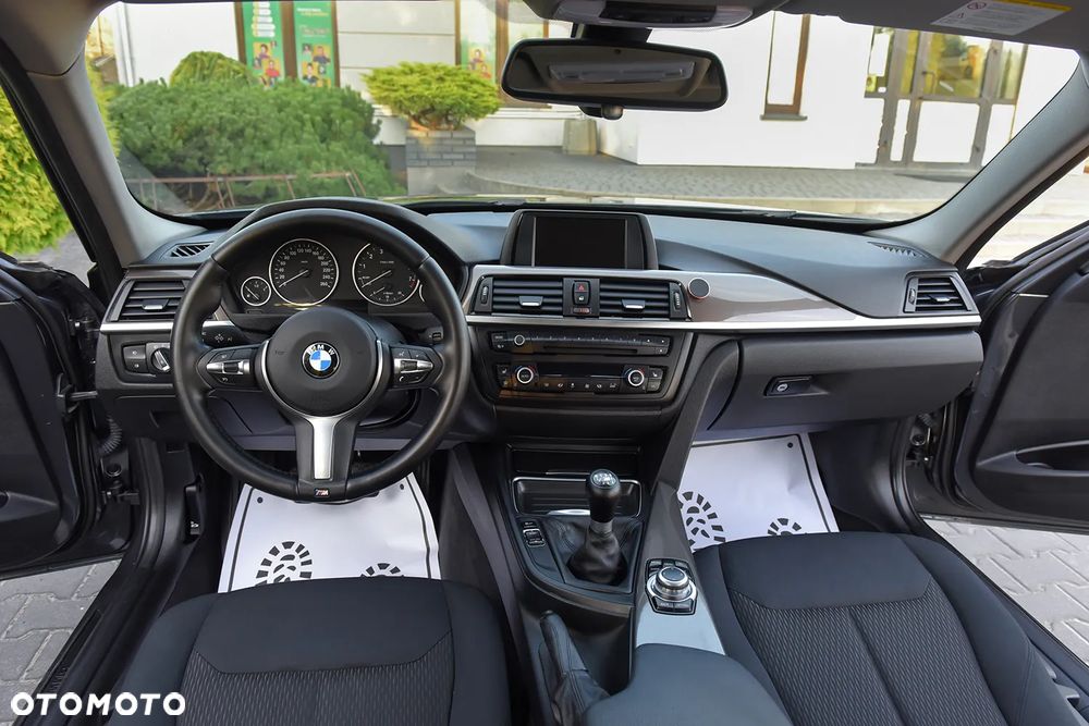 BMW Seria 3 316i - 33