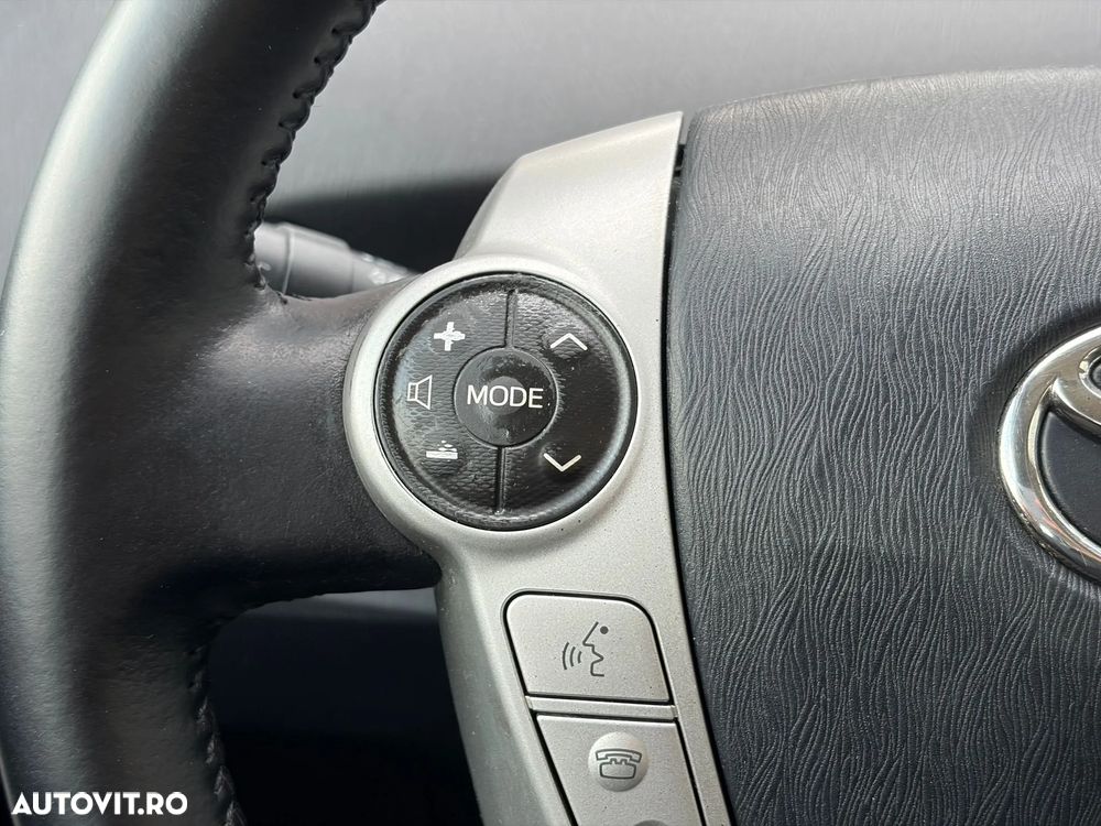 Toyota Prius (Hybrid) Executive - 11