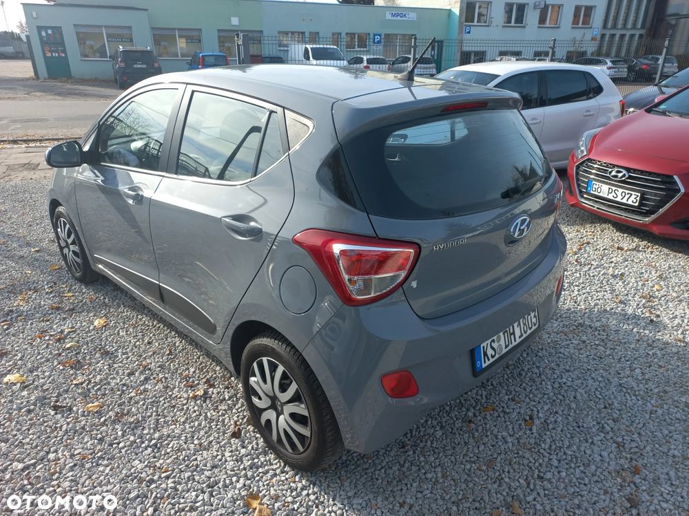 Hyundai i10 1.0 Fifa World Cup Edition - 15