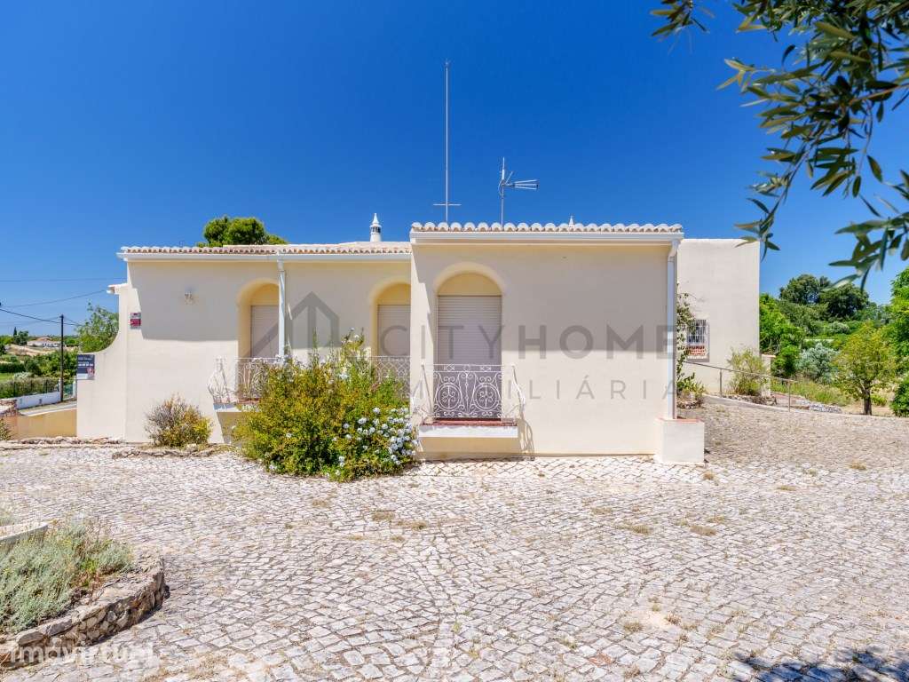 Moradia Isolada T4 com Cave e Terreno de 5.960 m² - Grande imagem: 4/48
