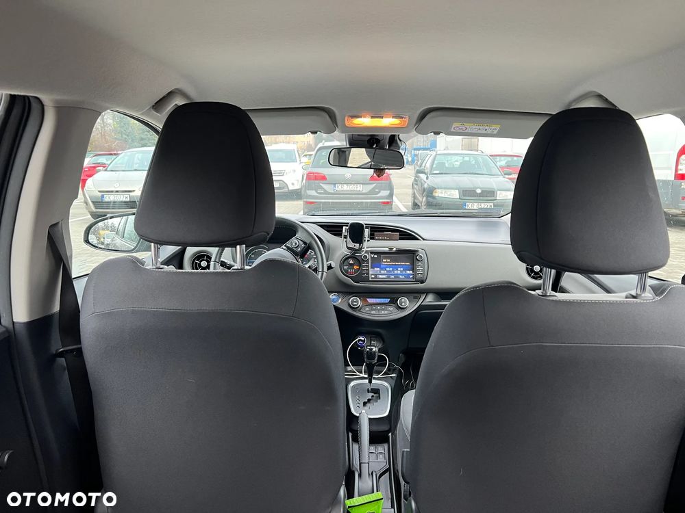 Toyota Yaris Hybrid 100 Active - 13