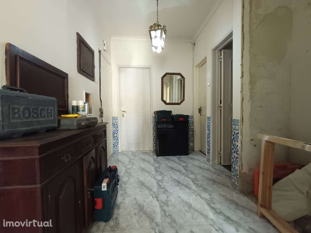 Apartamento T3 com logradouro amplo junto às Portas de Benfica - Grande imagem: 5/30