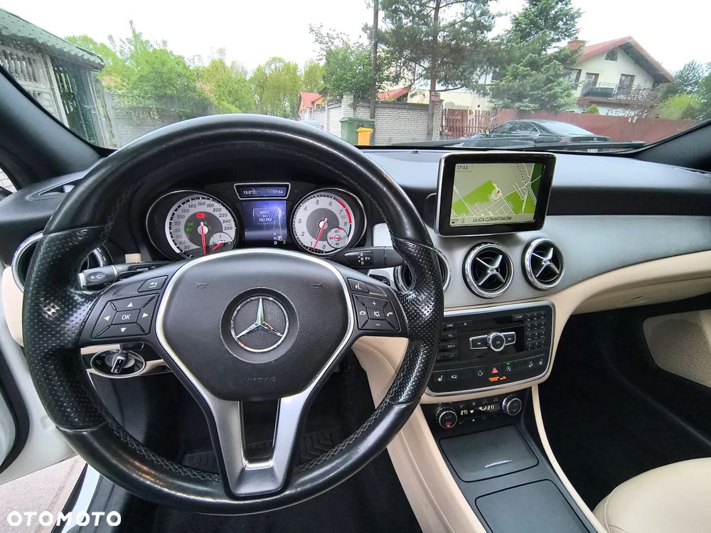 Mercedes-Benz GLA 250 4Matic 7G-DCT Activity Edition - 5