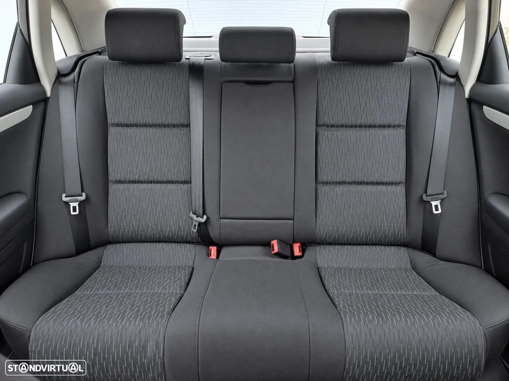Audi A4 2.0 TDI S-line - 8