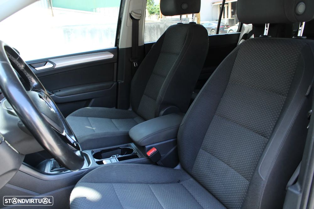 VW Touran 1.6 TDI Highline DSG - 32