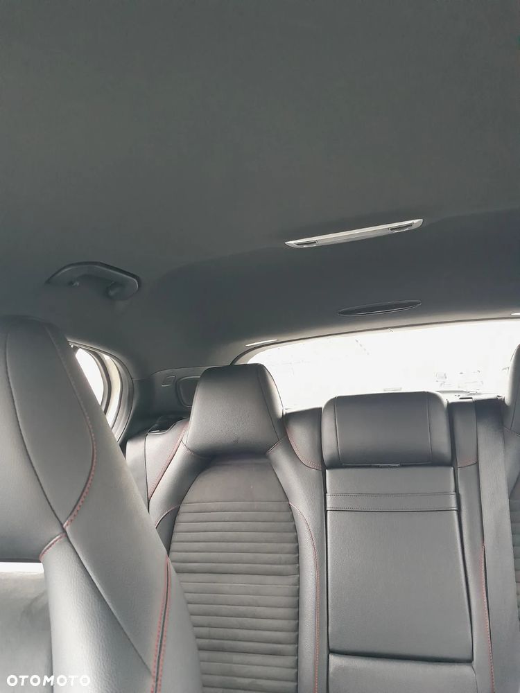 Mercedes-Benz GLA 200 7G-DCT AMG Line - 17