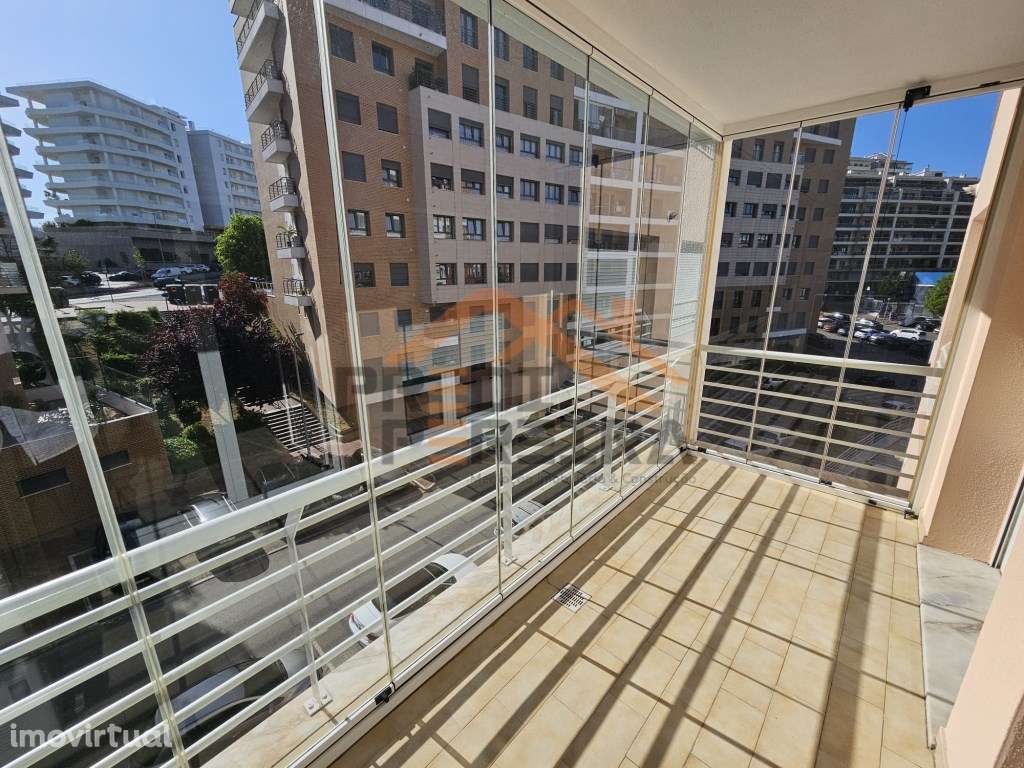 Situado na Urbanização Colinas do Cruzeiro, apartamento T3 com box ... - Grande imagem: 5/30