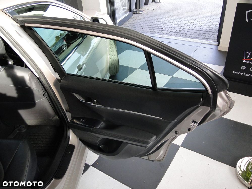 Toyota Camry - 12