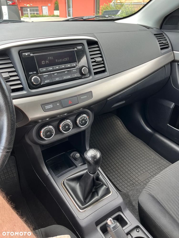 Mitsubishi Lancer 1.6 Invite - 12