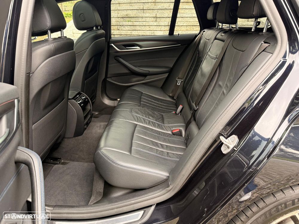 BMW 530 e Pack Desportivo M - 32