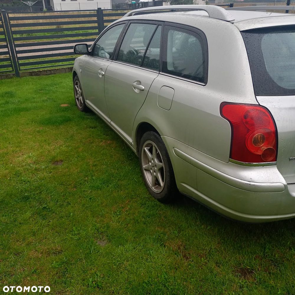 Toyota Avensis 1.8 VVT-i - 12