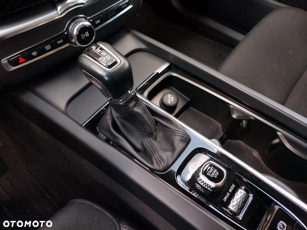 Volvo XC 60 D5 AWD Momentum - 12