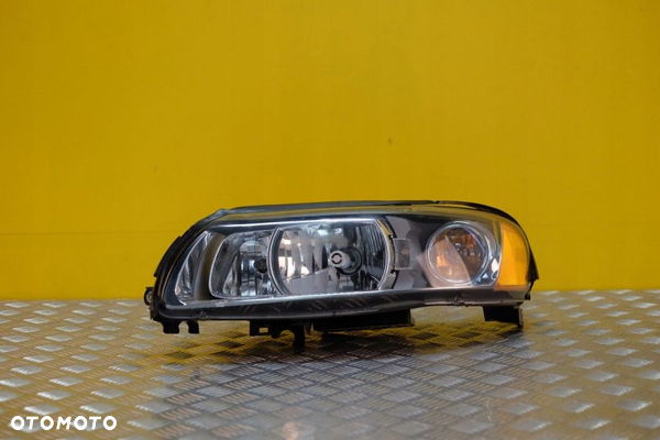 VOLVO V70 XC70 2005-2007 REFLEKTOR LAMPA XENON USA