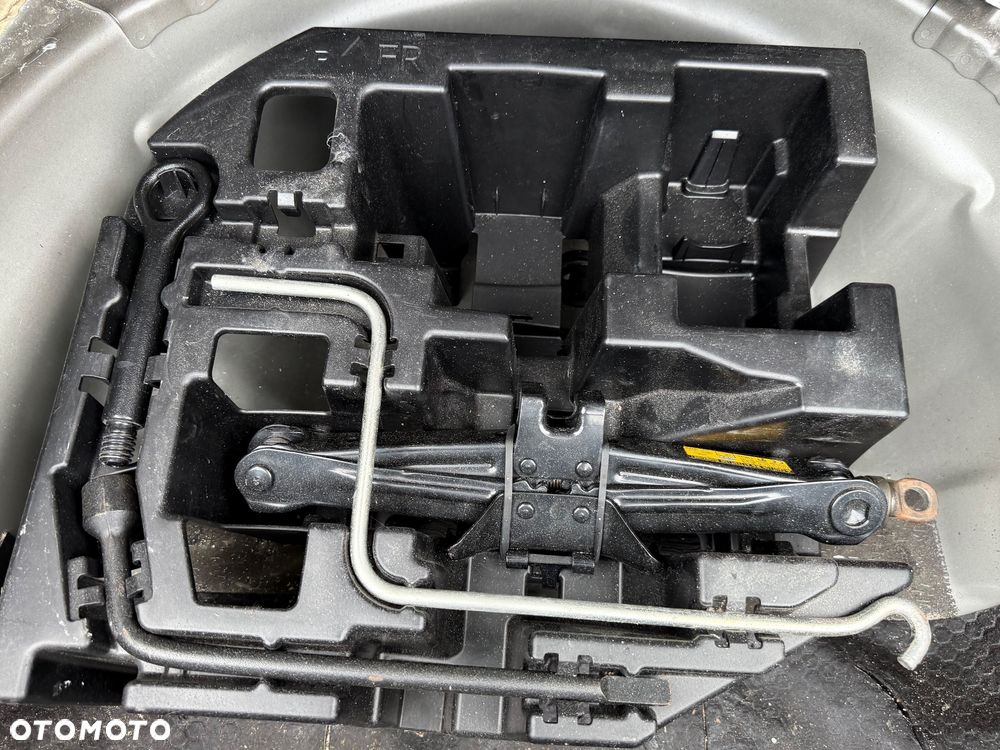 Toyota Prius 1.8 HSD Prestige - 25