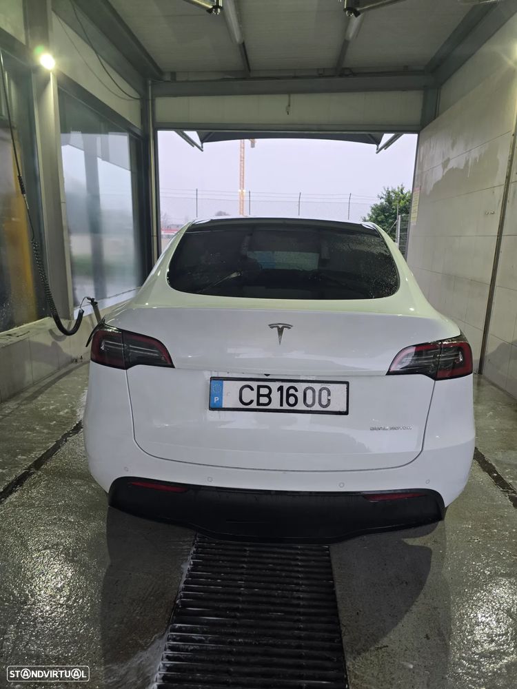 Tesla Model Y Long Range Dual Motor AWD - 8