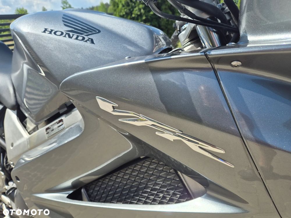 Honda VFR - 9