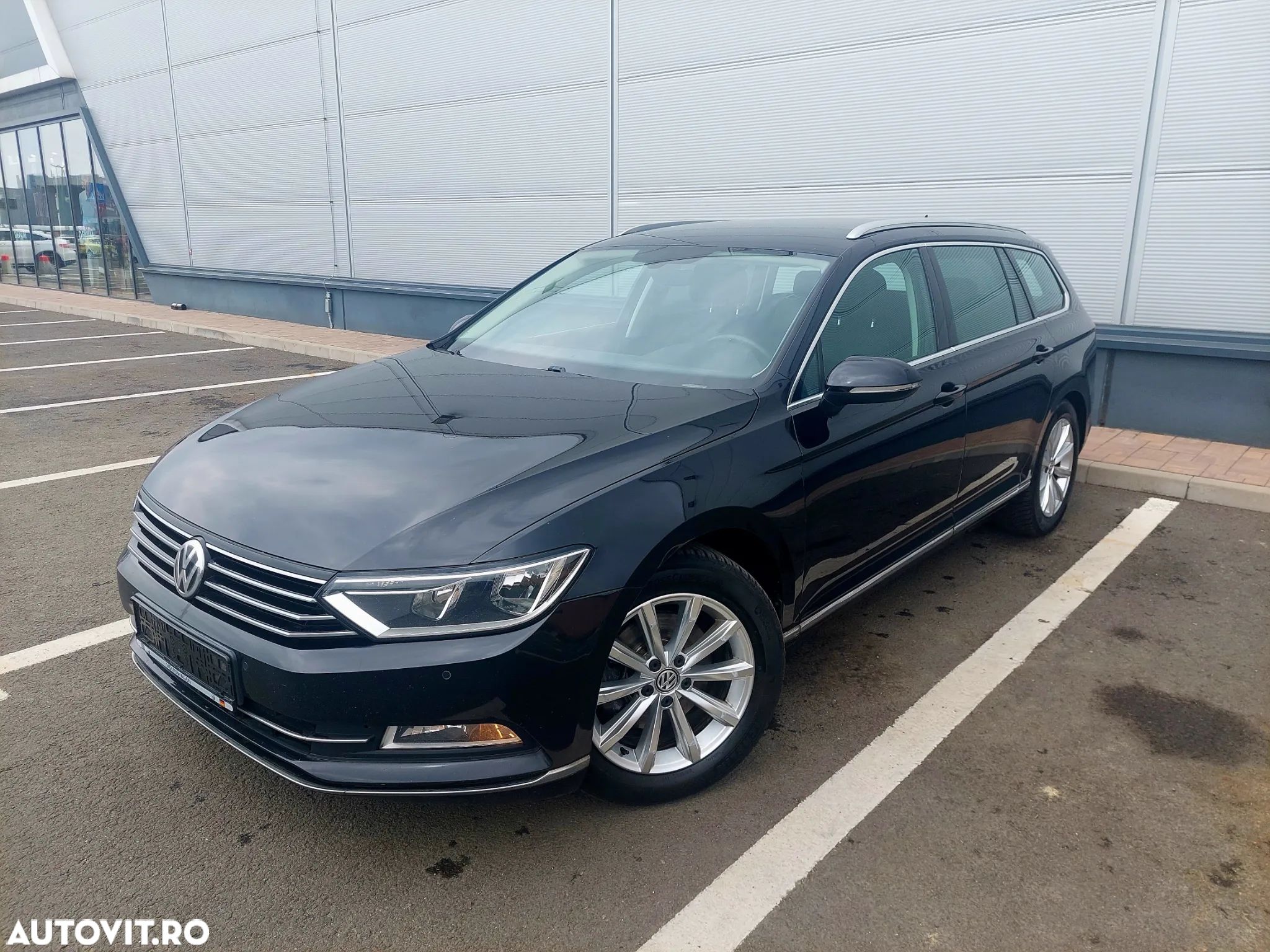 Volkswagen Passat - 1