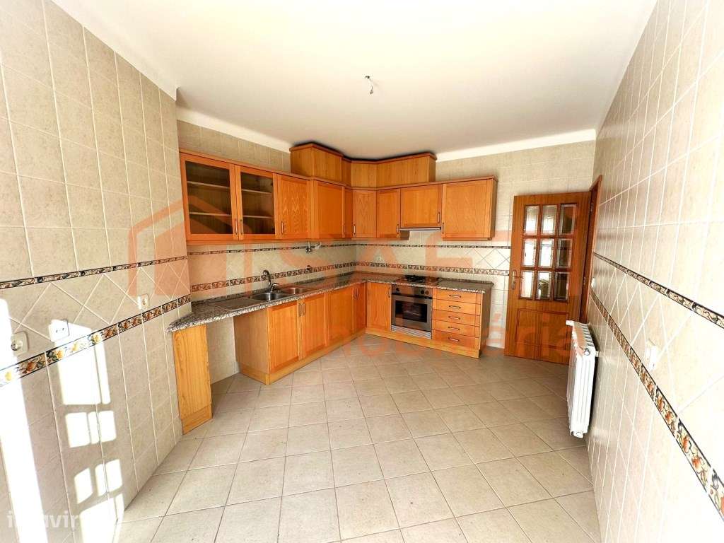 Apartamento T3 com garagem e terraço - Grande imagem: 3/11