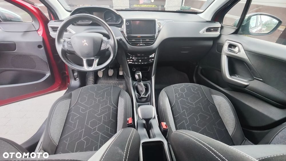 Peugeot 2008 1.2 Pure Tech Style S&S - 18