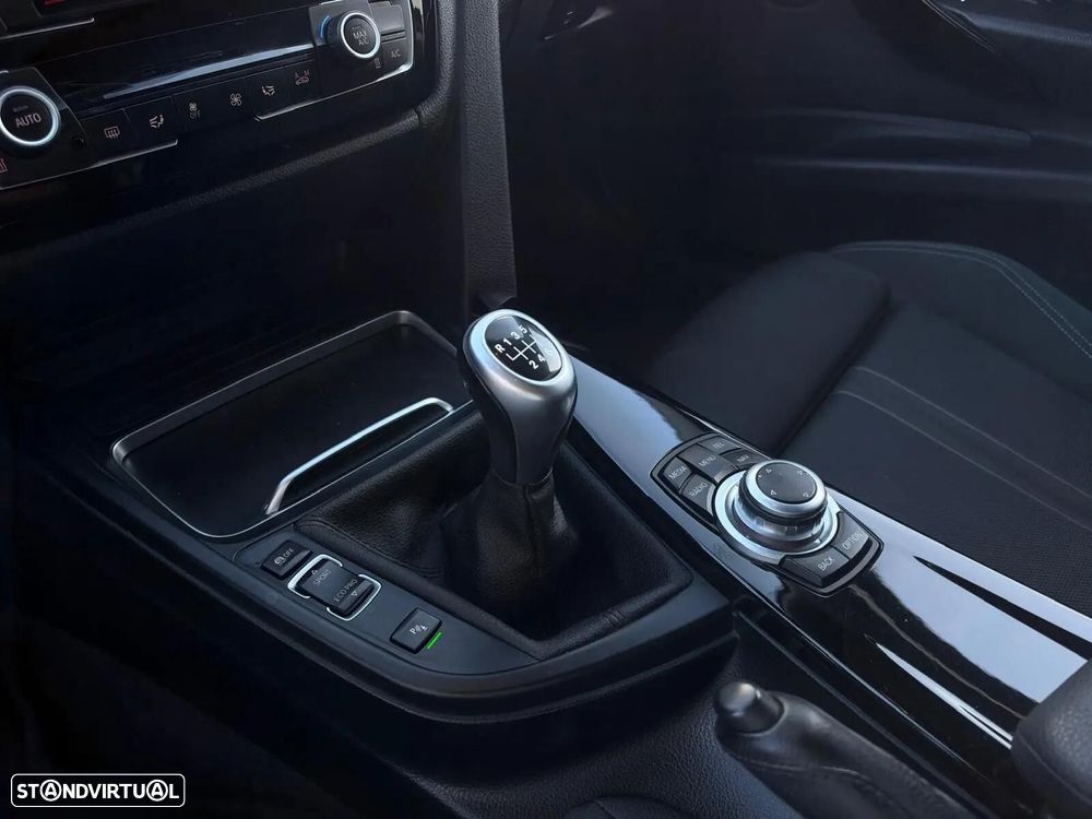 BMW 320 d Line Sport - 14