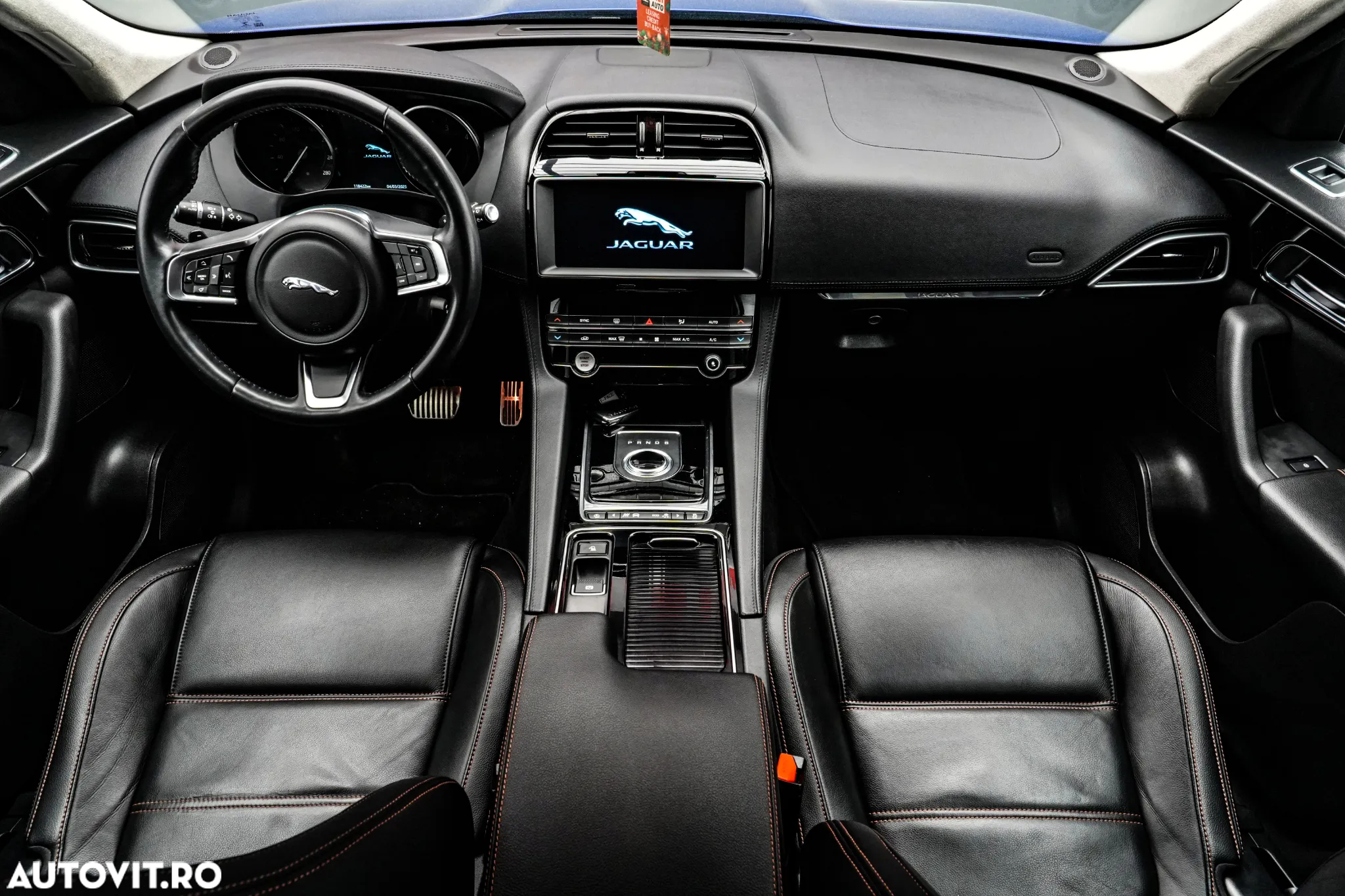 Jaguar F-Pace 25d AWD Pure - 8