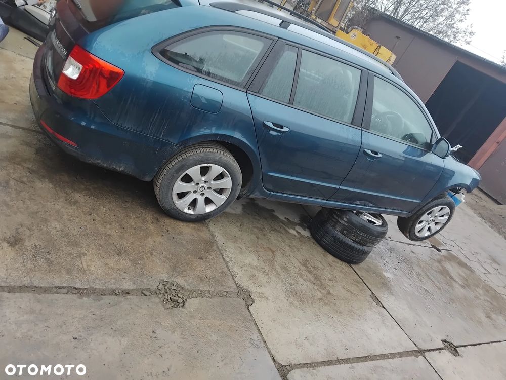 Błotnik drzwi klapa skoda SuperB lift - 4