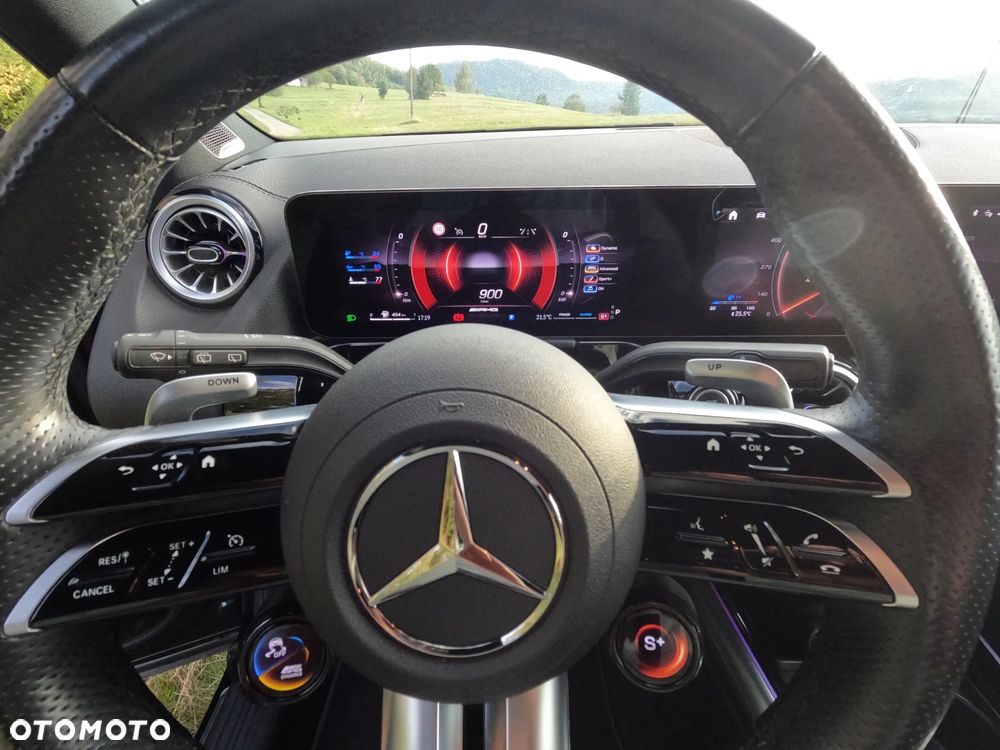 Mercedes-Benz GLA - 27