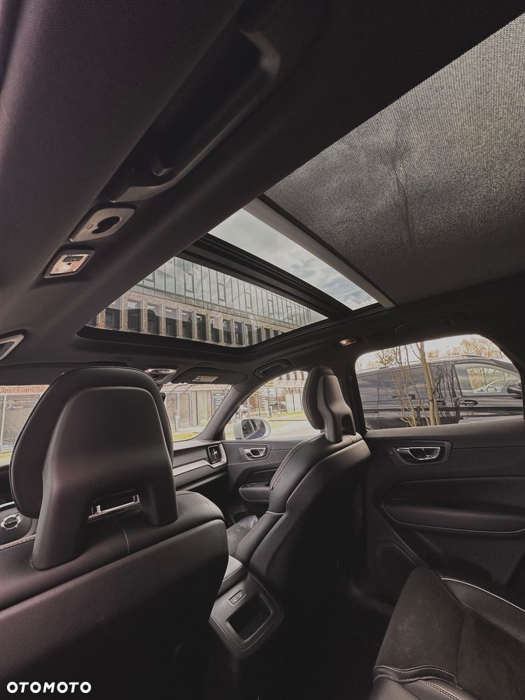 Volvo XC 60 T5 AWD R-Design - 10