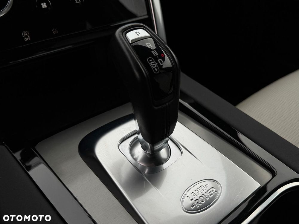 Land Rover Discovery Sport 2.0 D200 mHEV R-Dynamic SE - 17