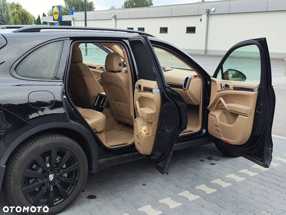 Porsche Cayenne S - 32