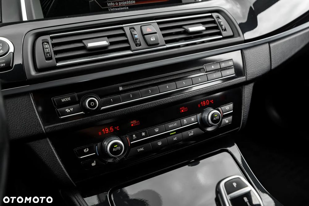 BMW Seria 5 525d xDrive Sport-Aut Modern Line - 37