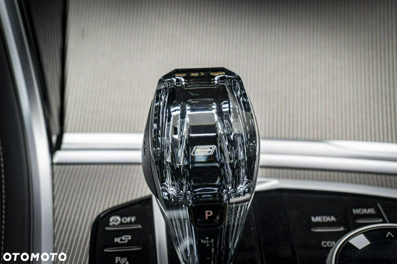 BMW Seria 8 - 16