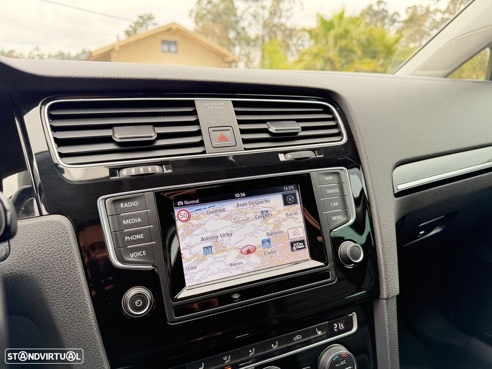 VW Golf 2.0 TDI Highline DSG - 12