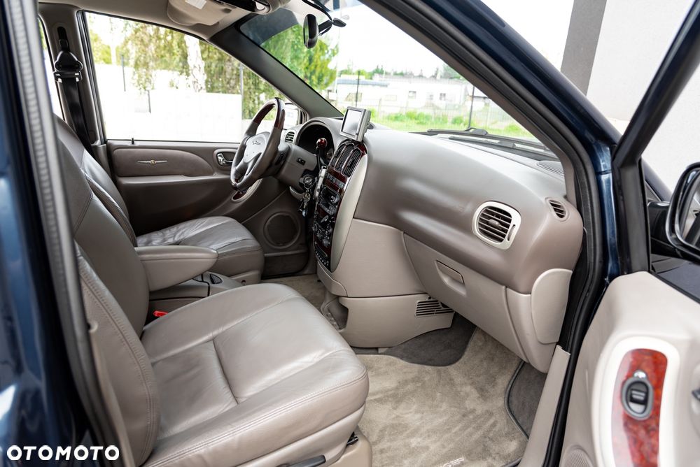 Chrysler Grand Voyager - 24